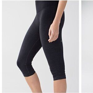Lululemon deep charocal black In the Flow scrunched crops